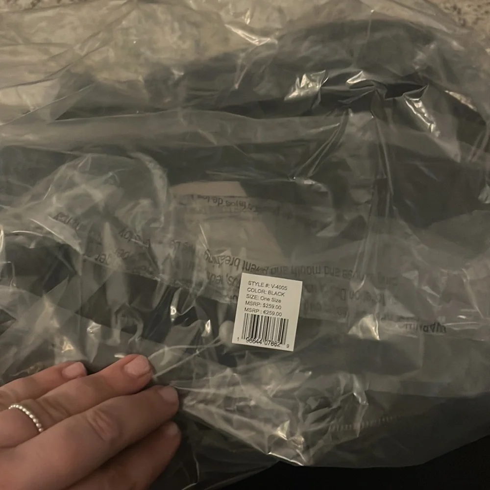 Valentino Black Quilted Women's Bag, NWT - Picture 5 of 5